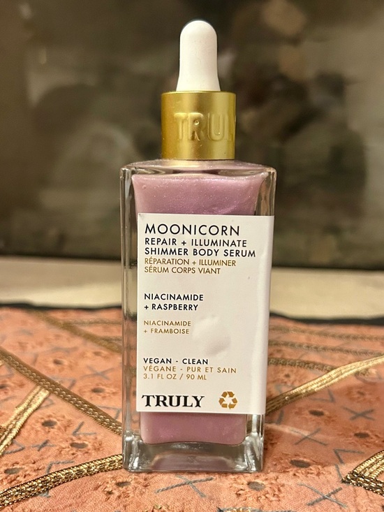 Truly Moonicorn Repair + Illuminate Shimmer Body Serum - Picture 2 of 3